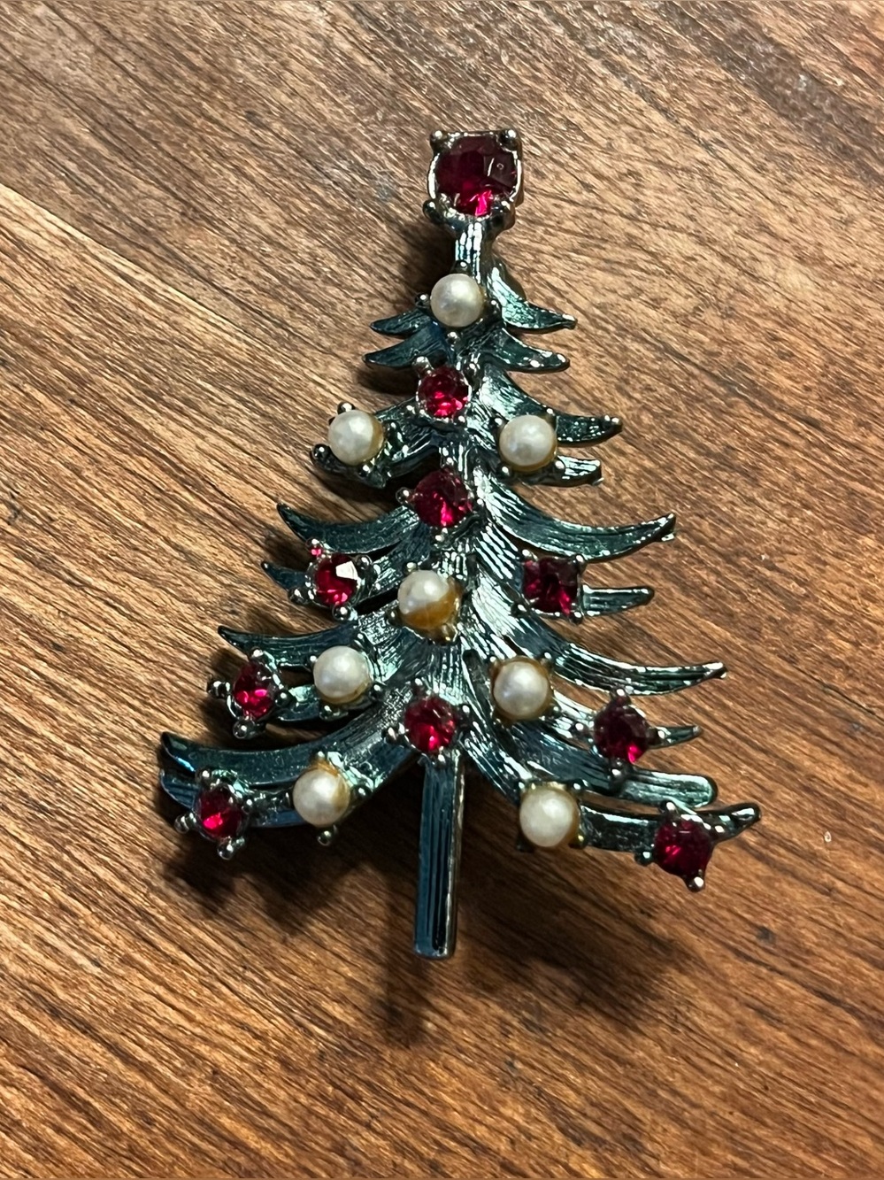 Classic Vintage festive Red and Green Christmas Tree Brooch with Pearls